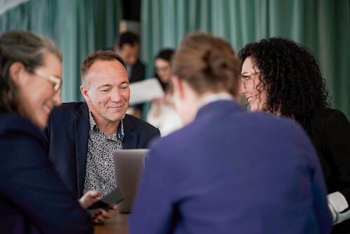 https://www.happytomeetyou.fr/app/uploads/2022/08/cabinet-de-recrutement-brest.jpg