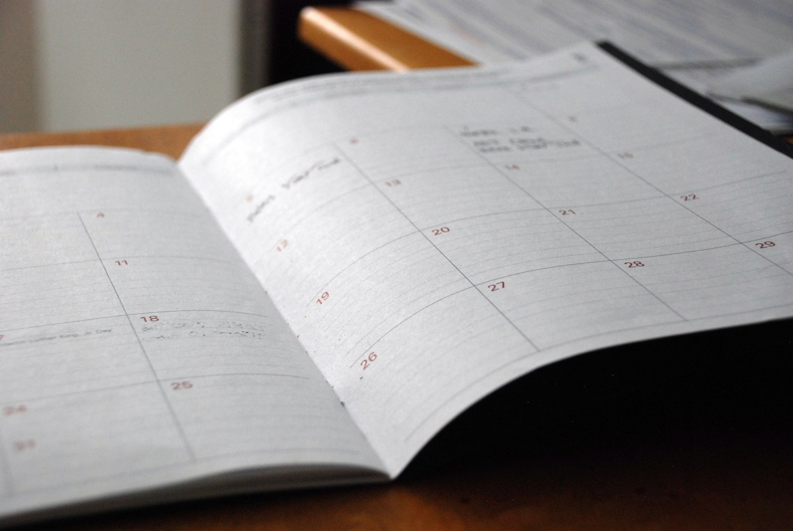 Agenda ouvert pour suivre les dates clés d'une période d'essai
